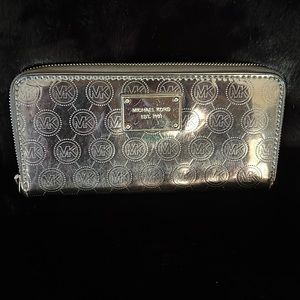 Authentic MK wallet like new
